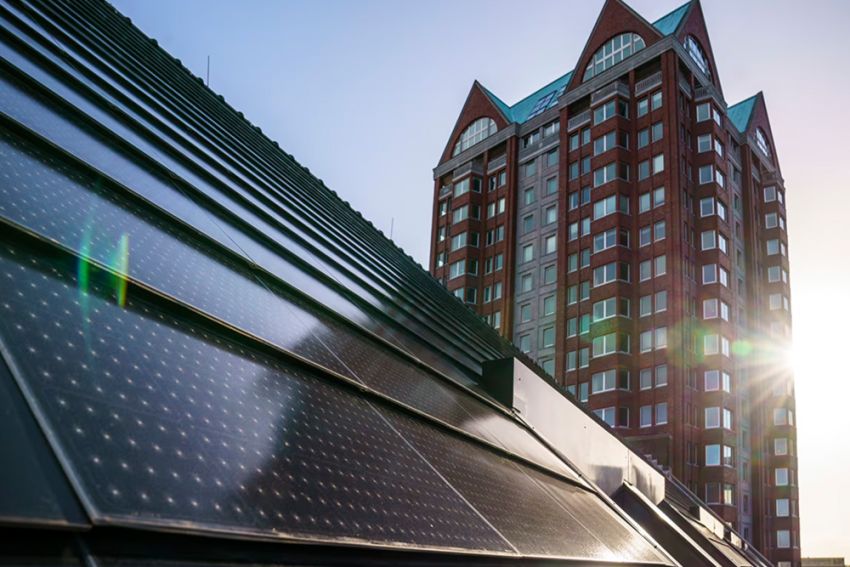 Wienerberger lance Wevolt : la révolution des toitures énergétiques