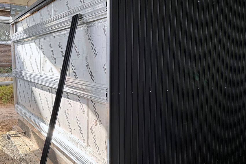 Backforce et Borgh présentent STRCTR : une structure porteuse innovante en aluminium pour les façades du futur. 